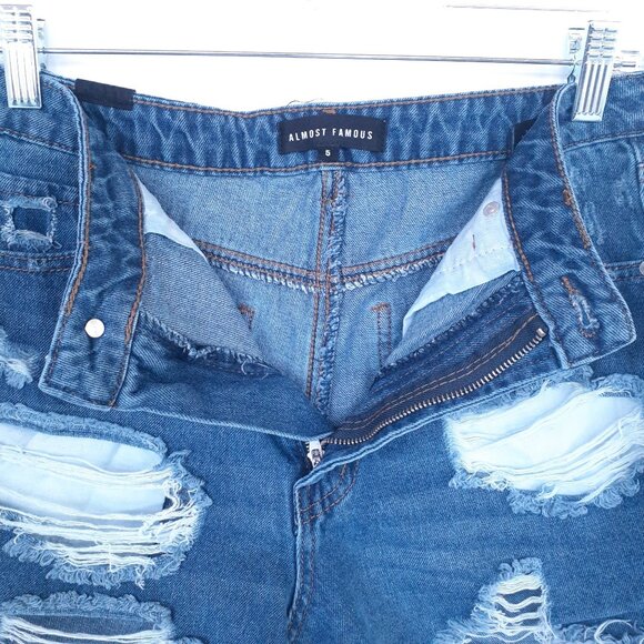 Almost Famous Womens Distressed Denim Shorts‎ Size 5 - Picture 12 of 16